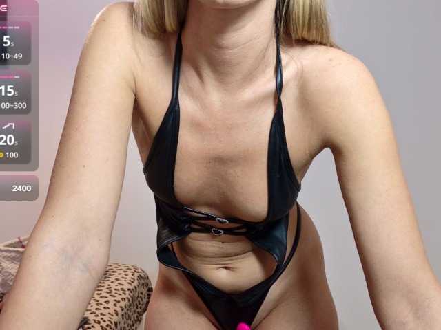 Roxanequinn live cam on BongaCams