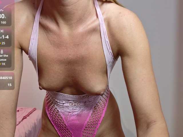 Roxanequinn live cam on BongaCams
