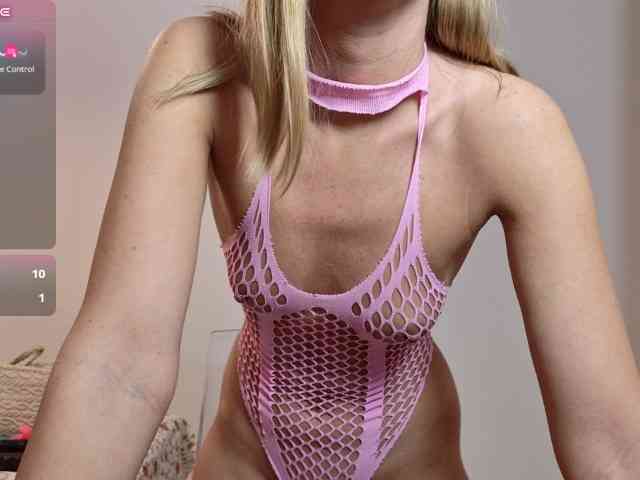 Model: Roxanequinn
