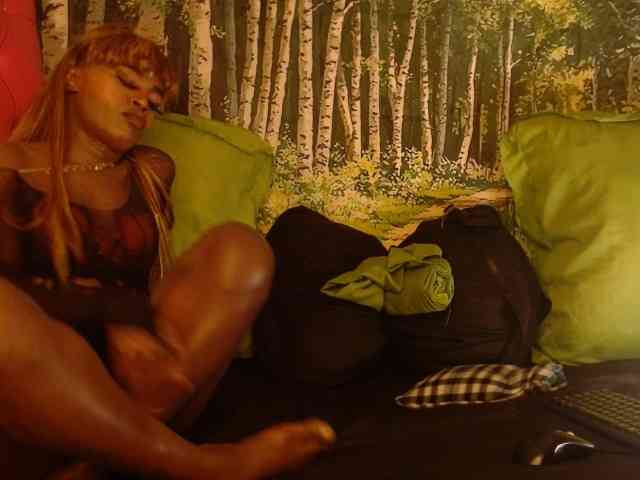Lucile-Carrie Sex Cam Show