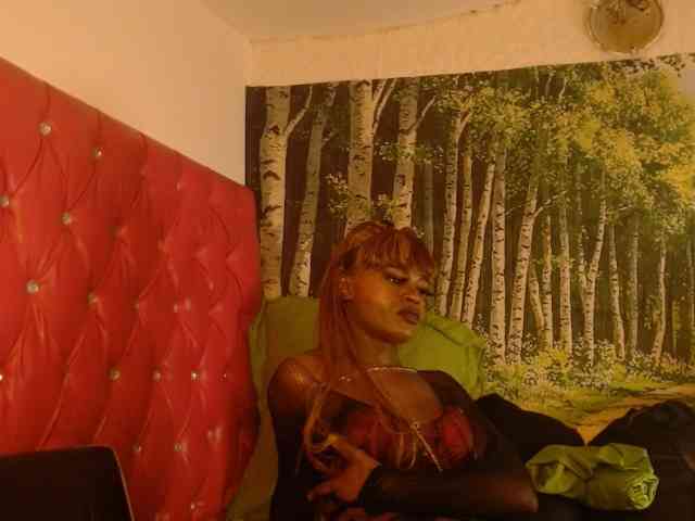 Lucile-Carrie Sex Cam Show