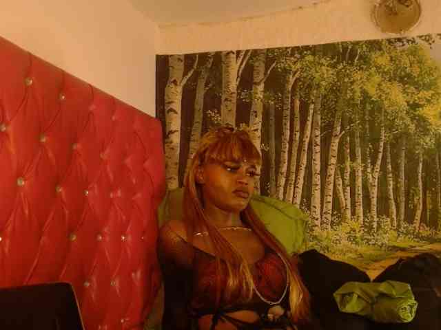 Lucile-Carrie Sex Cam Show