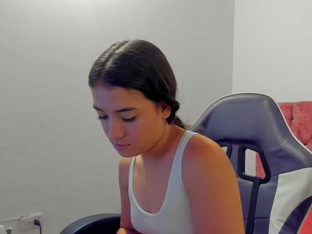 scarleth18 live cam on BongaCams