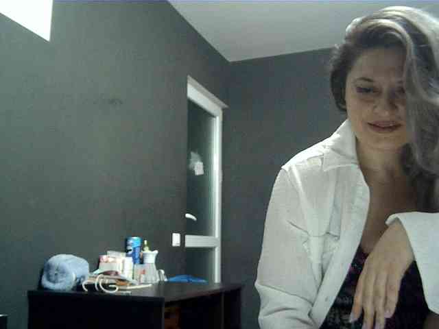lionessmom webcam