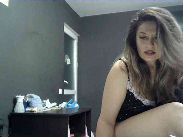 lionessmom webcam