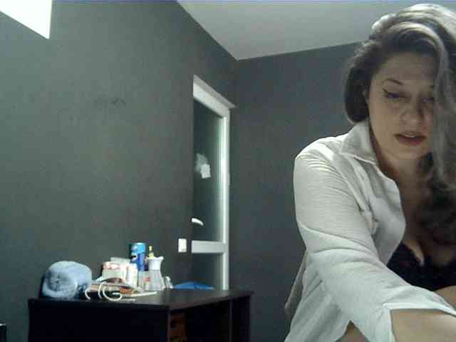 lionessmom webcam