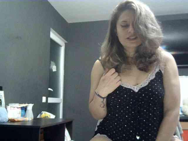 lionessmom webcam
