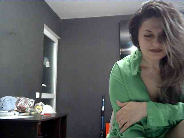 lionessmom webcam