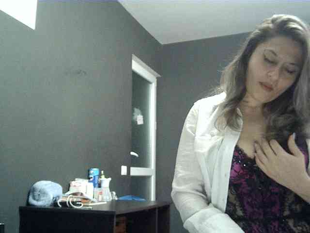 lionessmom webcam