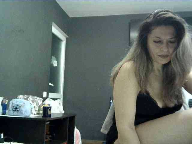 lionessmom webcam