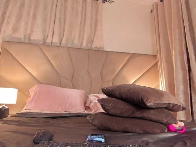 le modèle serena_ est en webcam porno dans un show sur le site bongacams, il possède les tags suivants: Ebony,Brunette,Trimmed