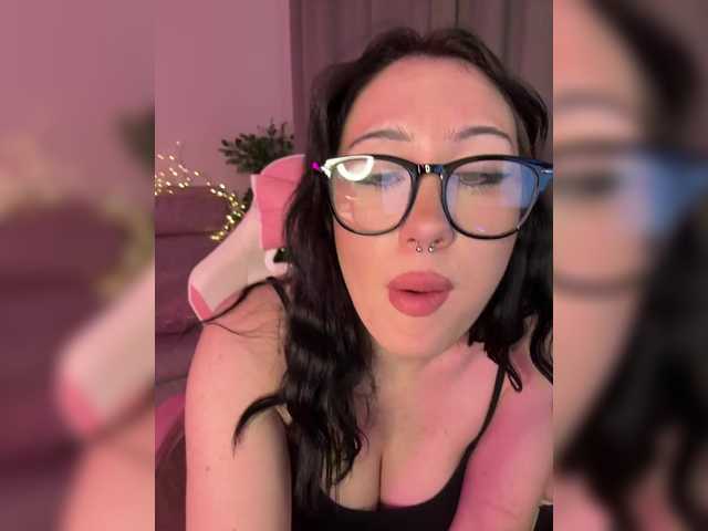 CurvyWoman-'s BongaCams show and profile