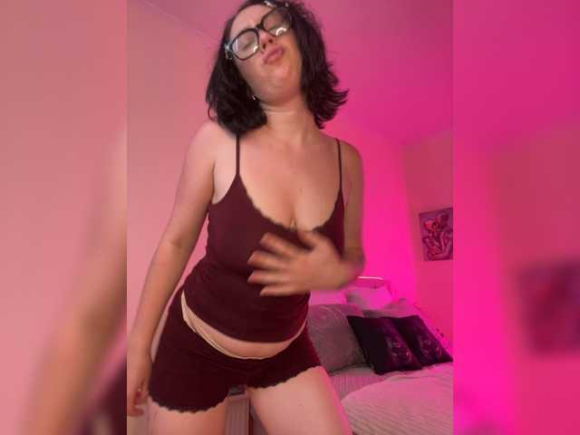 BustyLina live webcam show