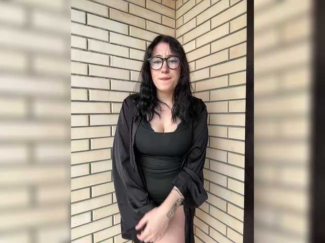  CurvyWoman- chat room