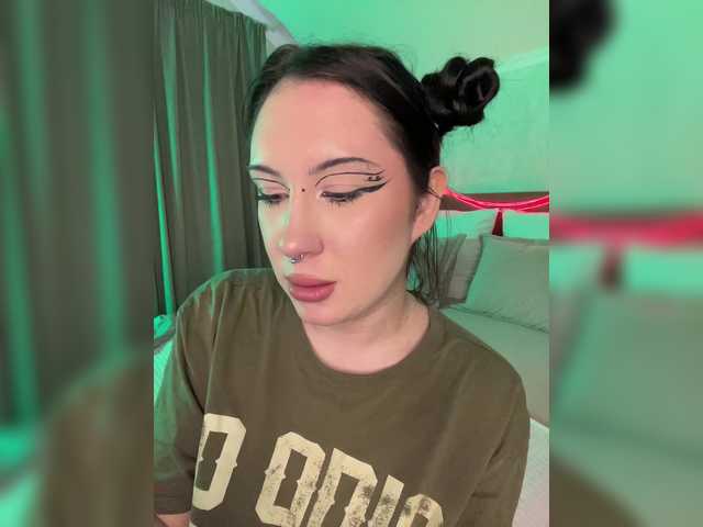  CurvyWoman- chat room