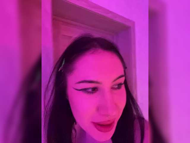  CurvyWoman- chat room