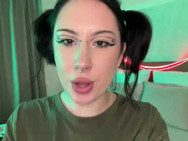  CurvyWoman- chat room