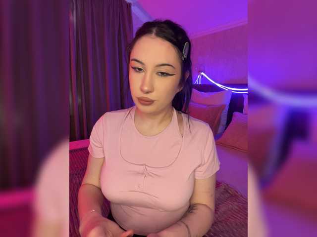 le modèle BustyLina est en webcam porno dans un show sur le site bongacams, il possède les tags suivants: White/Caucasian,Brunette,Shaved