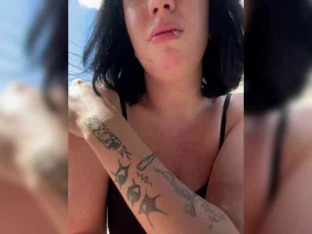 BustyLina webcam