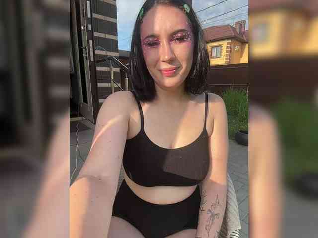 BustyLina webcam