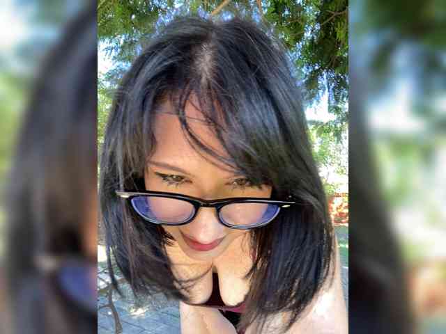 BustyLina webcam