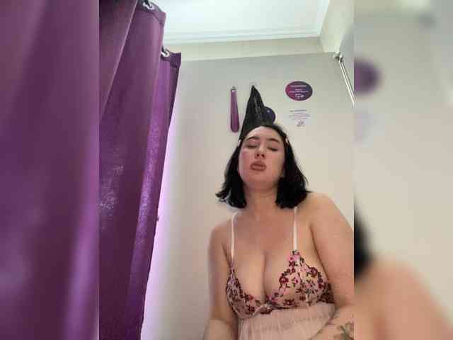 BustyLina