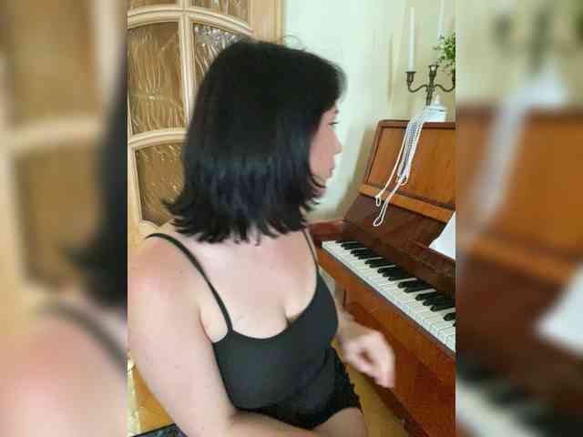 BustyLina webcam