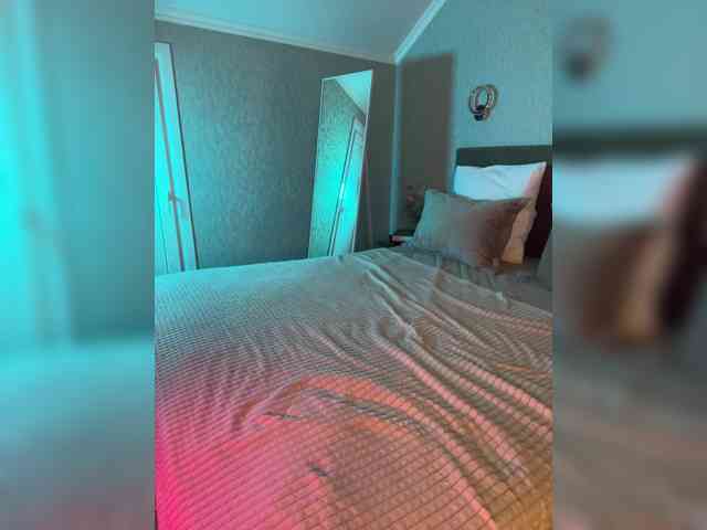 BustyLina webcam