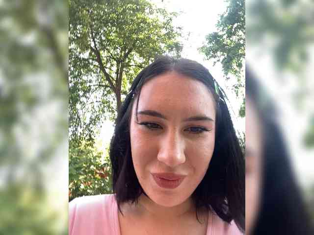 BustyLina webcam