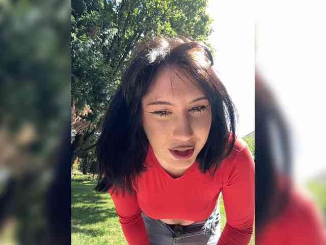 BustyLina webcam