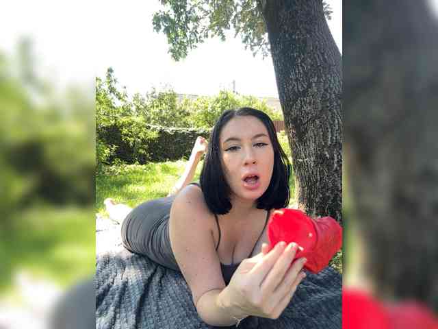 BustyLina webcam