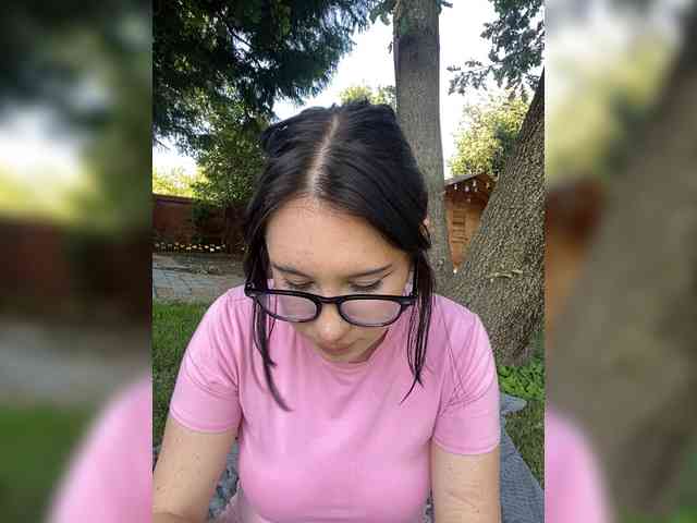 BustyLina webcam