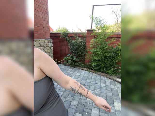 CurvyWoman-