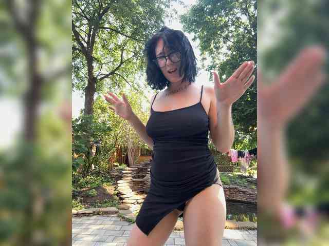 BustyLina webcam