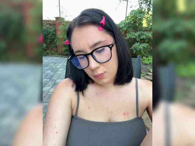 BustyLina webcam
