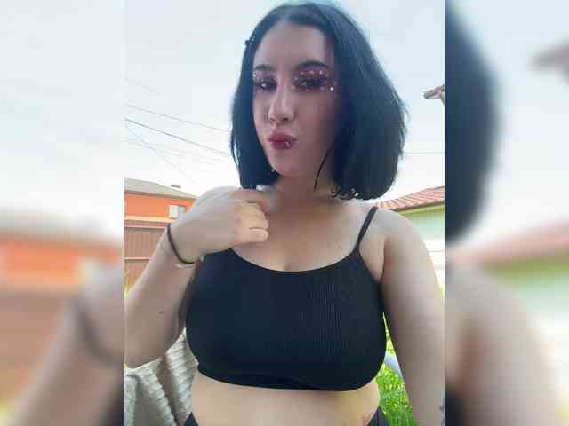 CurvyWoman-