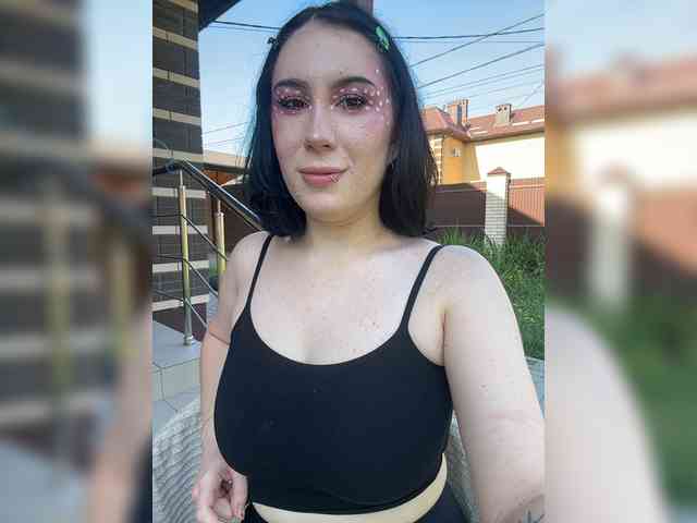BustyLina webcam