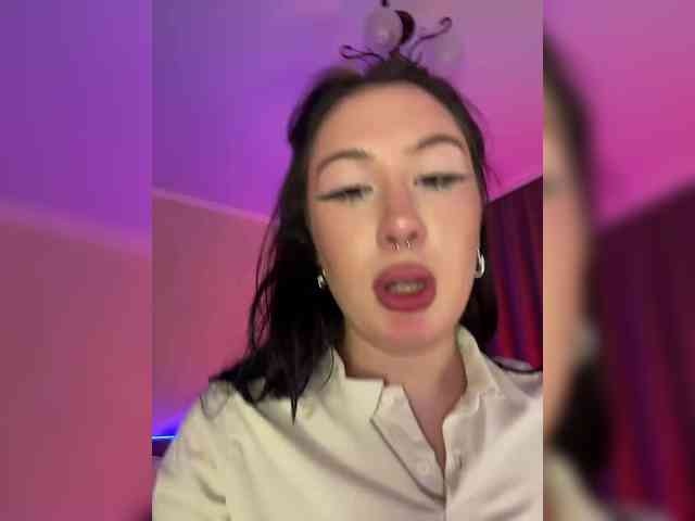 BustyLina webcam