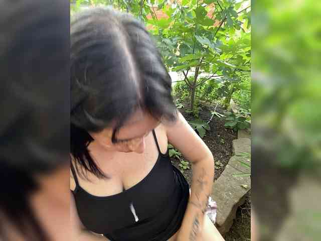 Model: BustyLina