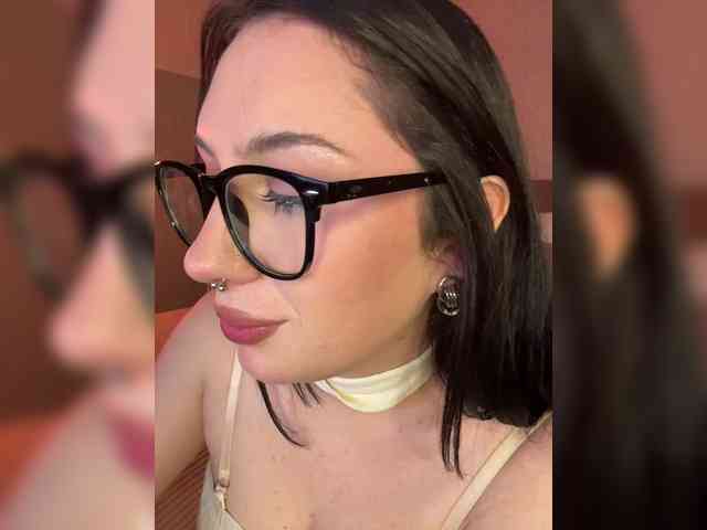 BustyLina webcam