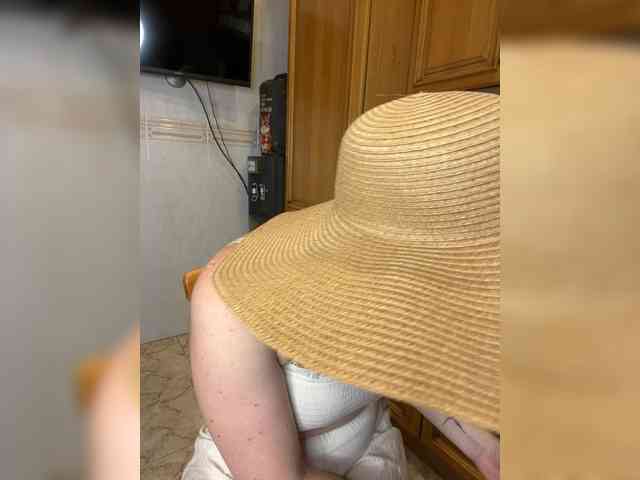BustyLina webcam