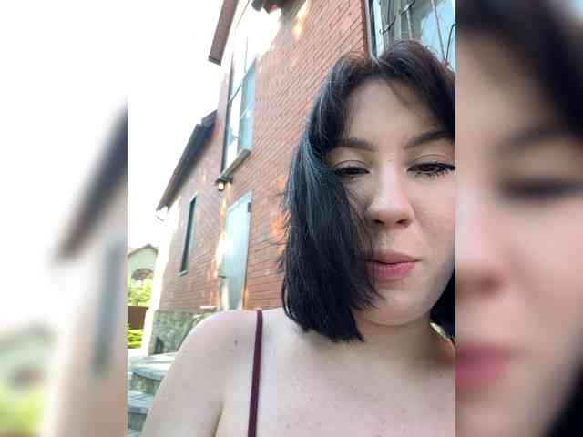 BustyLina webcam