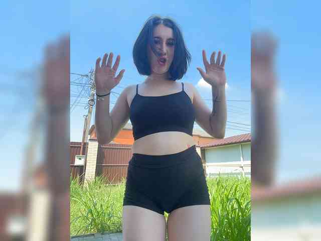BustyLina webcam