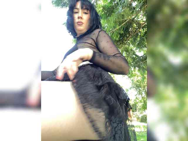 CurvyWoman-
