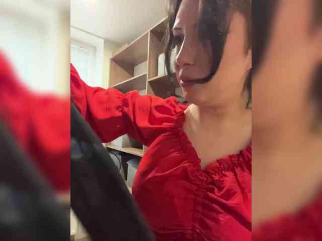 BustyLina webcam