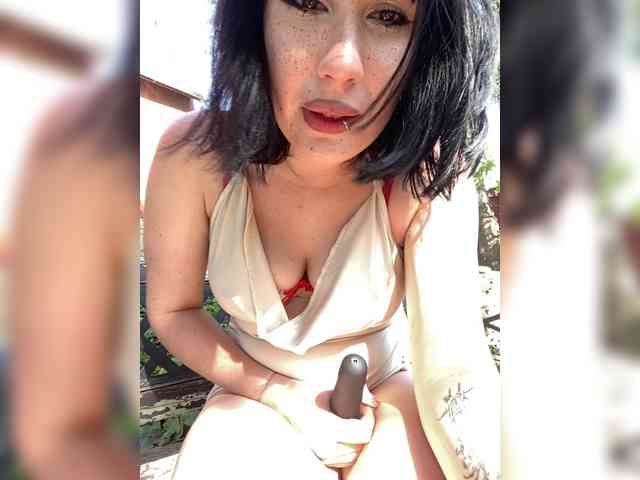 BustyLina webcam