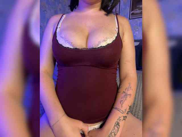 Modelo: BustyLina