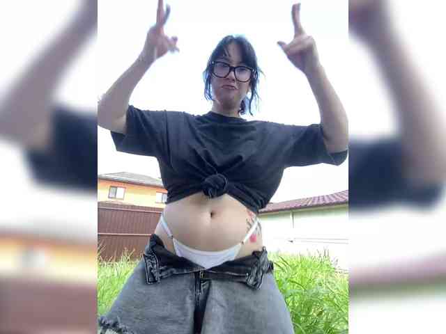 CurvyWoman-