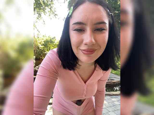 BustyLina webcam