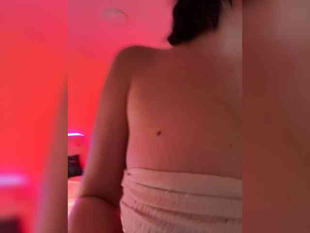 BustyLina webcam